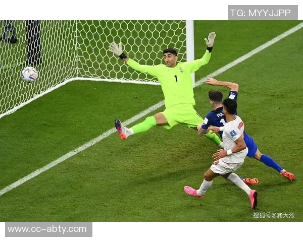 麦克法兰谈红牌事件强调球队纪律性与文化无关并鼓励球员坚持到底